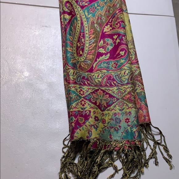 Scarves custom designed - Picture 9 of 11